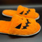 Pantuflas Planas de Peluche con Diseño de Calabaza de Halloween